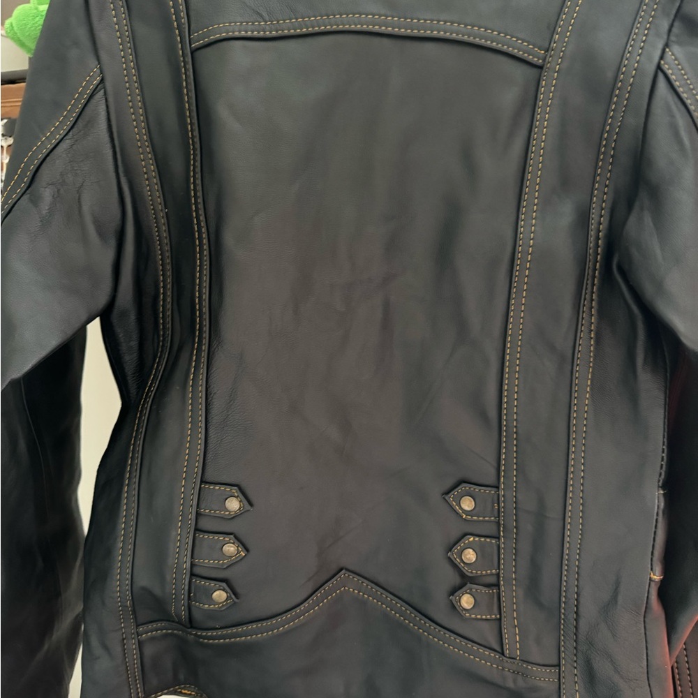 Black jacket 100% sheepskin.